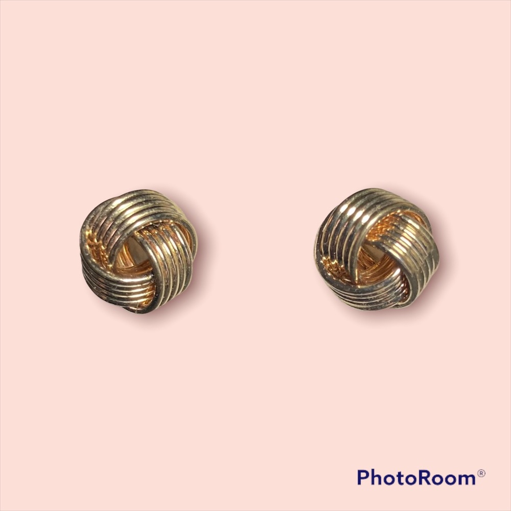 Gold tone-Love knot stud earrings